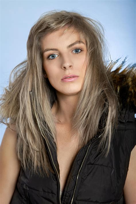 500.000+ Young Big Tit Girls Bilder und Fotos · Kostenlos Downloaden