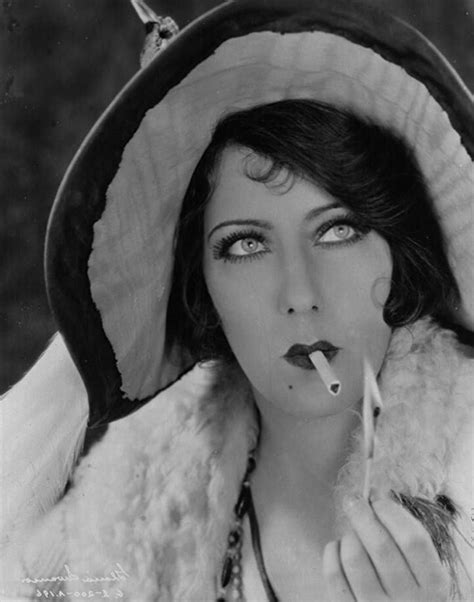 Gloria Swanson in Sadie Thompson 1928 | Beauté vintage, Femme, Voilette