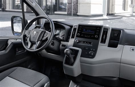 Toyota Hiace — цена, фото, характеристики