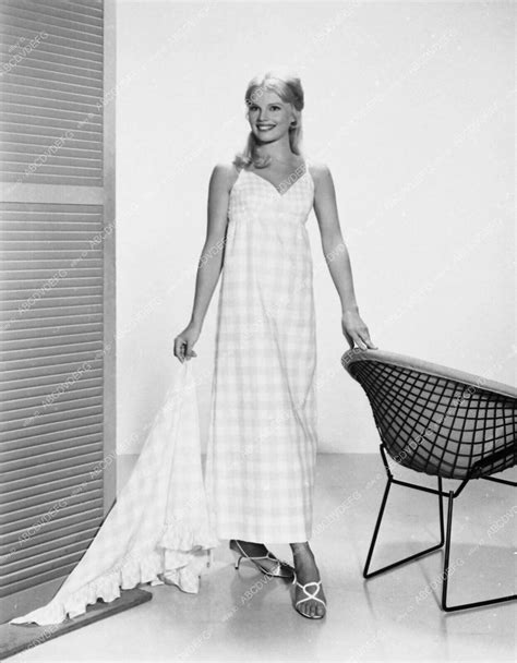 Marta Kristen's feet