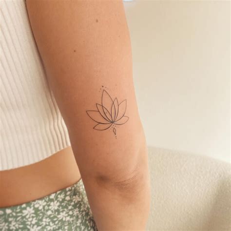 Tatuagem Na Parte De Tras Do Braço - 27 Ideias de Tatuagem Atrás do Braço Feminina: Do Floral ao Fine Line