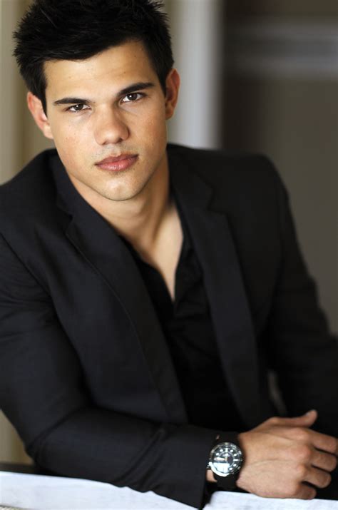 Taylor Lautner Shirtless Wallpaper