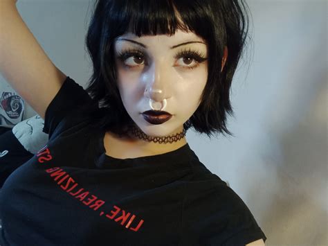 32 Goth girls ideas in 2025 | goth girls, makeup looks, goth makeup