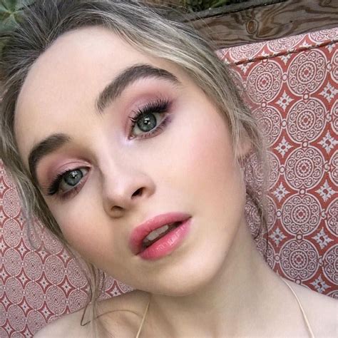 Sabrina Carpenter Makeup