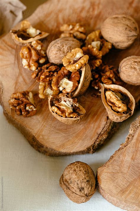 how to know when walnuts are ripe