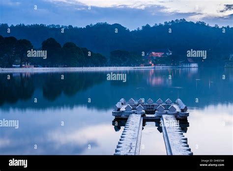 Sri dalada maligawa hi-res stock photography and images - Alamy