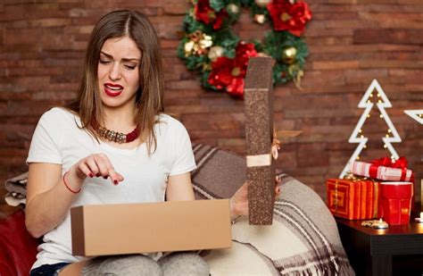 Подарок на Новый год: какие вещи дарить нежелательно