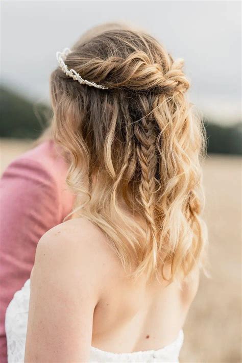Boho side braid wedding hair | Beachweddingtips.com